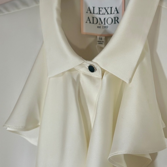 Alexia Admor Ivory Ruffle Blouse - Picture 2 of 5